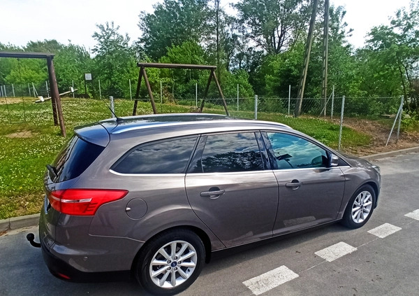 Ford Focus cena 39800 przebieg: 217000, rok produkcji 2016 z Dębica małe 232